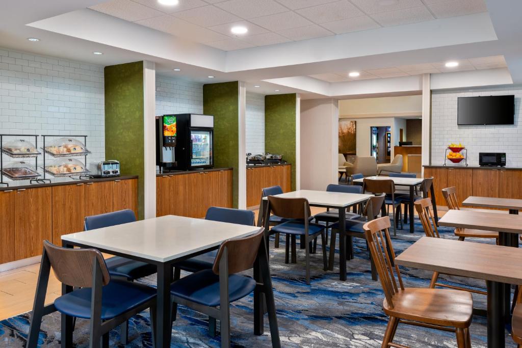 Fairfield Inn and Suites by Marriott Clearwater Main image 2